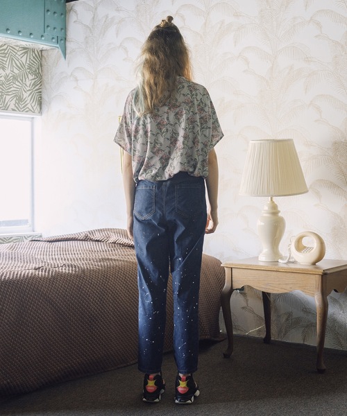 bedsidedrama（ベットサイドドラマ）の「COOLMAX Painter Two Tuck Jeans（デニムパンツ・レディース・ブルー/インディゴブルー・1/2）」の3枚目の写真