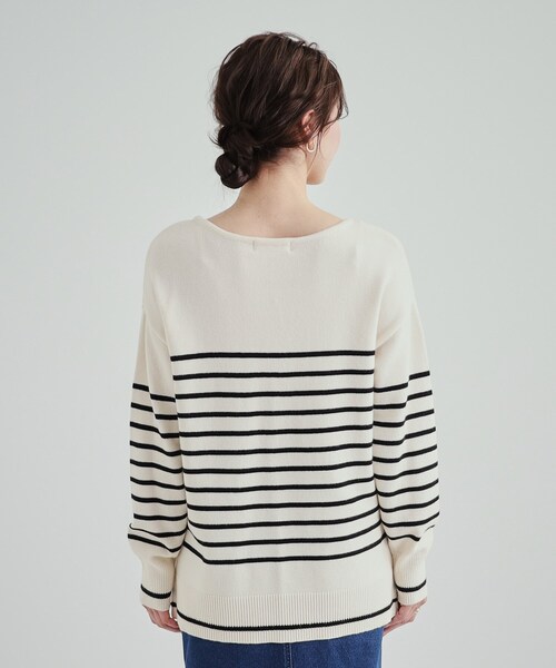 SHOO・LA・RUE（シューラルー）の「◆【S-LL/洗える/静電気軽減】アウトでも決まる もちもち ボートネック風ニット（ニット/セーター・レディース・ブルー/グレー/ブラック/ピンク系/アイボリー系2/ブラック系2・01/02/03/04）」の12枚目の写真