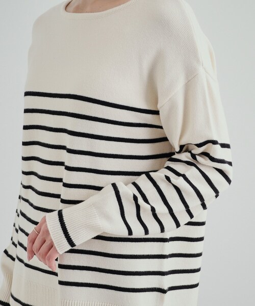 SHOO・LA・RUE（シューラルー）の「◆【S-LL/洗える/静電気軽減】アウトでも決まる もちもち ボートネック風ニット（ニット/セーター・レディース・ブルー/グレー/ブラック/ピンク系/アイボリー系2/ブラック系2・01/02/03/04）」の10枚目の写真