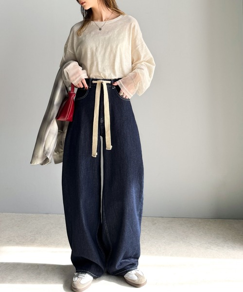 classicalelf(クラシカルエルフ)の「大人カジュアルをお洒落に格上げ。ドロスト紐付きカーブイージーデニムパンツ(デニムパンツ・レディース・ワンウォッシュ/ブルー/ライトブルー・X-LARGE/LARGE/MEDIUM/SMALL)」の4枚目の写真