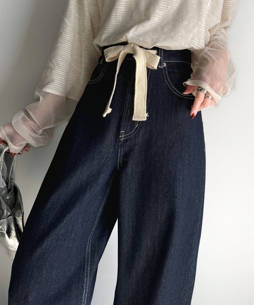 classicalelf(クラシカルエルフ)の「大人カジュアルをお洒落に格上げ。ドロスト紐付きカーブイージーデニムパンツ(デニムパンツ・レディース・ワンウォッシュ/ブルー/ライトブルー・X-LARGE/LARGE/MEDIUM/SMALL)」の6枚目の写真