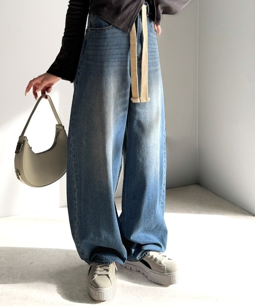 classicalelf(クラシカルエルフ)の「大人カジュアルをお洒落に格上げ。ドロスト紐付きカーブイージーデニムパンツ(デニムパンツ・レディース・ワンウォッシュ/ブルー/ライトブルー・X-LARGE/LARGE/MEDIUM/SMALL)」の14枚目の写真