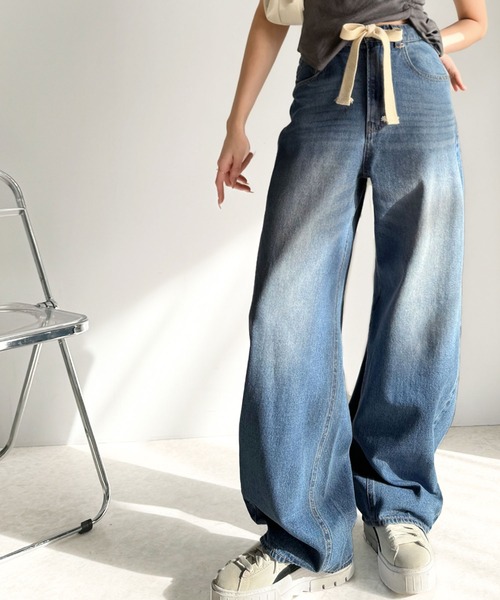 classicalelf(クラシカルエルフ)の「大人カジュアルをお洒落に格上げ。ドロスト紐付きカーブイージーデニムパンツ(デニムパンツ・レディース・ワンウォッシュ/ブルー/ライトブルー・X-LARGE/LARGE/MEDIUM/SMALL)」の21枚目の写真
