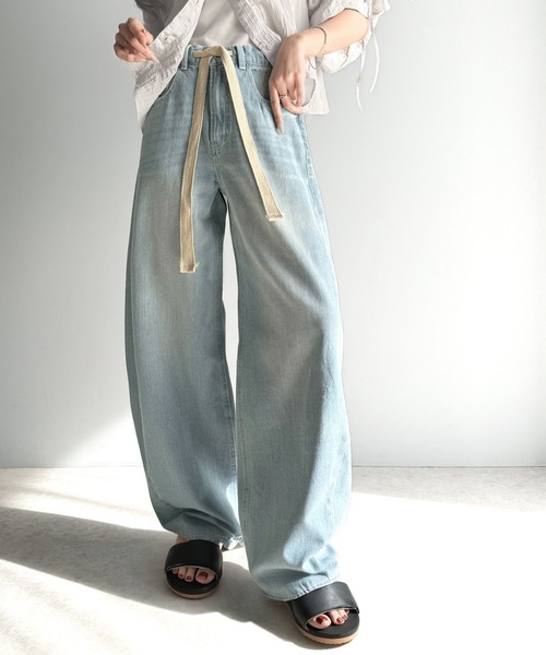 classicalelf(クラシカルエルフ)の「大人カジュアルをお洒落に格上げ。ドロスト紐付きカーブイージーデニムパンツ(デニムパンツ・レディース・ワンウォッシュ/ブルー/ライトブルー・X-LARGE/LARGE/MEDIUM/SMALL)」の18枚目の写真