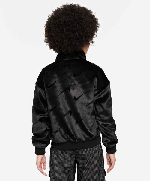 NIKE（ナイキ）の「ナイキ スポーツウェア ジュニア (ガールズ) ジャケット / Nike Sportswear Big Kids' (Girls') Jacket FJ6154-010 Black（ブルゾン・キッズ・ブラック・130/140/150/160/170）」の2枚目の写真