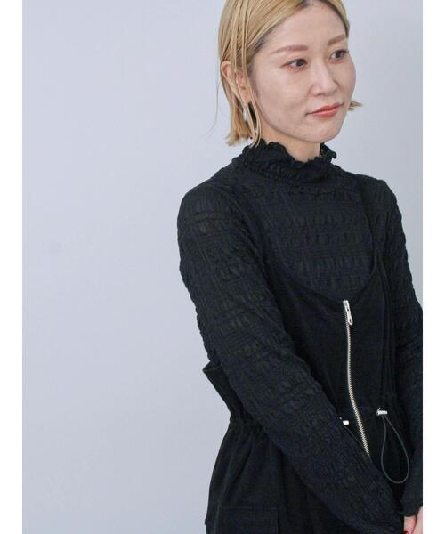 Samansa Mos2 blue(サマンサモスモスブルー)の「フリル衿シャーリングプルオーバー(Tシャツ/カットソー・レディース・キナリ/ブラック/オフホワイト・F)」の13枚目の写真