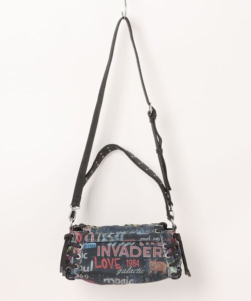 Desigual(デシグアル)の「【SALE対象外】グラフィティデニムショルダー ミニバッグS(ボディバッグ/ウエストポーチ・レディース・マルチ・FREE)」の2枚目の写真