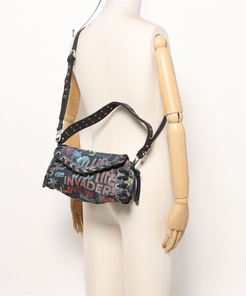 Desigual(デシグアル)の「【SALE対象外】グラフィティデニムショルダー ミニバッグS(ボディバッグ/ウエストポーチ・レディース・マルチ・FREE)」の5枚目の写真