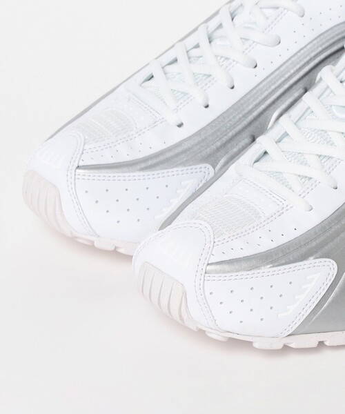 NIKE(ナイキ)の「NIKE / SHOX R4(スニーカー・メンズ・ホワイト・26.5cm/27.5cm/27.0cm/26.0cm/28.5cm/28.0cm)」の2枚目の写真