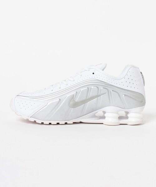 NIKE(ナイキ)の「NIKE / SHOX R4(スニーカー・メンズ・ホワイト・26.5cm/27.5cm/27.0cm/26.0cm/28.5cm/28.0cm)」の3枚目の写真