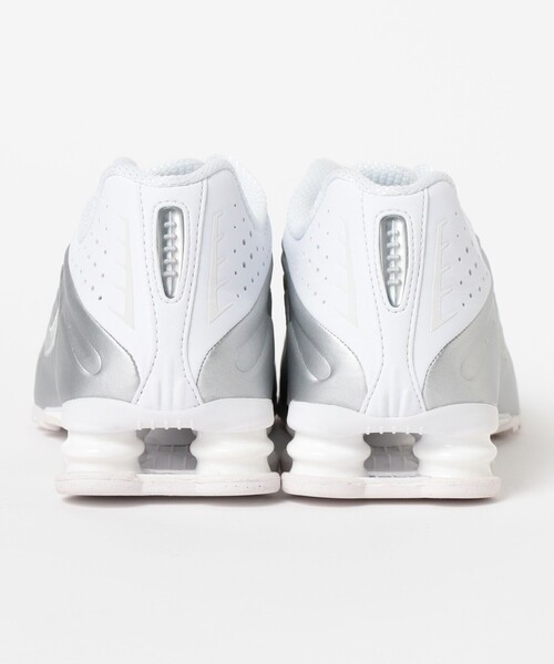 NIKE(ナイキ)の「NIKE / SHOX R4(スニーカー・メンズ・ホワイト・26.5cm/27.5cm/27.0cm/26.0cm/28.5cm/28.0cm)」の6枚目の写真