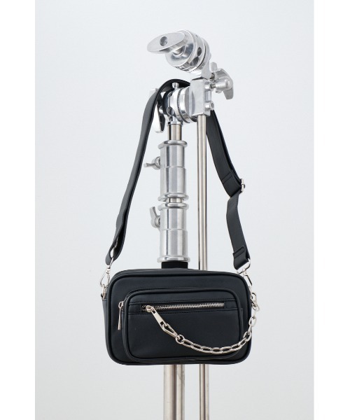 AZUL by moussy（アズールバイマウジー）の「アウトポケットスクエアショルダーバッグ（ショルダーバッグ・レディース・シルバー/ブラック・FREE）」の2枚目の写真