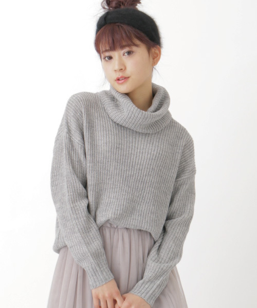 earth music&ecology（アースミュージックアンドエコロジー）の「【10カラー】ドロップショルダータートルプルオーバー（ニット/セーター・レディース・アイボリー/DK.Gray/ブラック/カーキ/ネイビー/ダークブルー/ワインレッド/キャメル/モスグリーン/LT.Gray・FREE）」の9枚目の写真