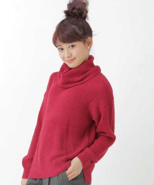 earth music&ecology（アースミュージックアンドエコロジー）の「【10カラー】ドロップショルダータートルプルオーバー（ニット/セーター・レディース・アイボリー/DK.Gray/ブラック/カーキ/ネイビー/ダークブルー/ワインレッド/キャメル/モスグリーン/LT.Gray・FREE）」の8枚目の写真