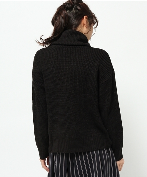 earth music&ecology（アースミュージックアンドエコロジー）の「【10カラー】ドロップショルダータートルプルオーバー（ニット/セーター・レディース・アイボリー/DK.Gray/ブラック/カーキ/ネイビー/ダークブルー/ワインレッド/キャメル/モスグリーン/LT.Gray・FREE）」の13枚目の写真