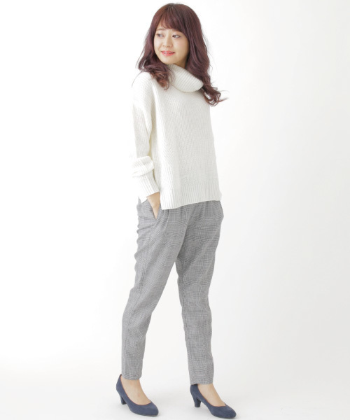 earth music&ecology（アースミュージックアンドエコロジー）の「【10カラー】ドロップショルダータートルプルオーバー（ニット/セーター・レディース・アイボリー/DK.Gray/ブラック/カーキ/ネイビー/ダークブルー/ワインレッド/キャメル/モスグリーン/LT.Gray・FREE）」の19枚目の写真