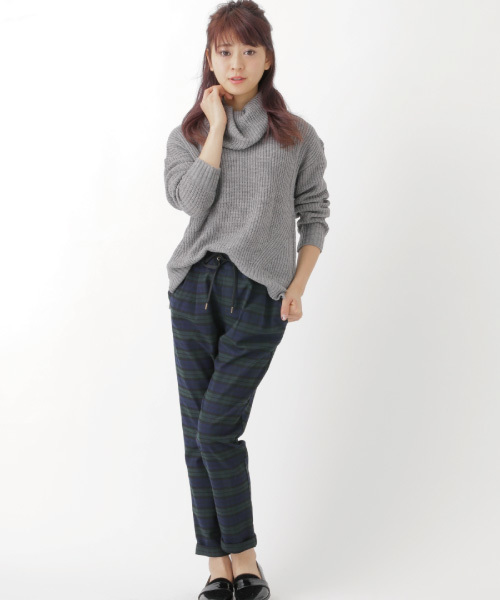 earth music&ecology（アースミュージックアンドエコロジー）の「【10カラー】ドロップショルダータートルプルオーバー（ニット/セーター・レディース・アイボリー/DK.Gray/ブラック/カーキ/ネイビー/ダークブルー/ワインレッド/キャメル/モスグリーン/LT.Gray・FREE）」の20枚目の写真