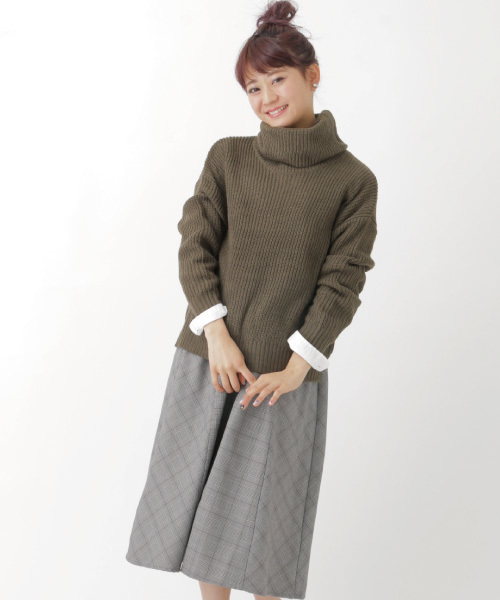 earth music&ecology（アースミュージックアンドエコロジー）の「【10カラー】ドロップショルダータートルプルオーバー（ニット/セーター・レディース・アイボリー/DK.Gray/ブラック/カーキ/ネイビー/ダークブルー/ワインレッド/キャメル/モスグリーン/LT.Gray・FREE）」の21枚目の写真