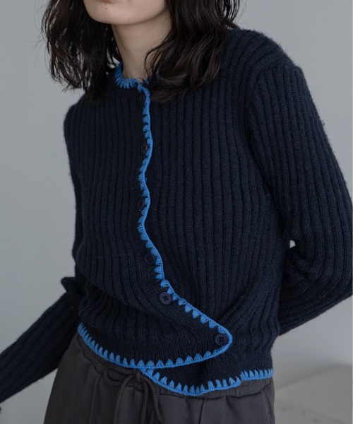 VACANCY（ヴァカンシー）の「配色ステッチニットカーディガン/新色追加（カーディガン/ボレロ・レディース・ブルー/ネイビー/ボルドー/グレー/ブラック/イエロー・FREE）」の18枚目の写真