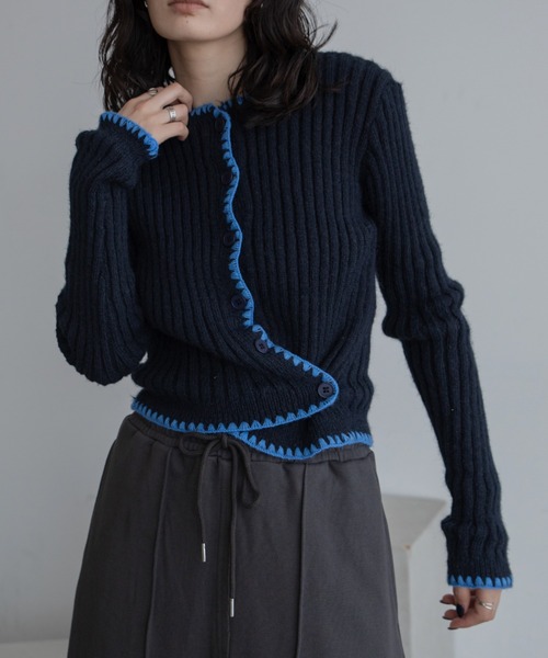 VACANCY（ヴァカンシー）の「配色ステッチニットカーディガン/新色追加（カーディガン/ボレロ・レディース・ブルー/ネイビー/ボルドー/グレー/ブラック/イエロー・FREE）」の17枚目の写真