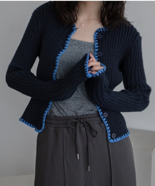 VACANCY（ヴァカンシー）の「配色ステッチニットカーディガン/新色追加（カーディガン/ボレロ・レディース・ブルー/ネイビー/ボルドー/グレー/ブラック/イエロー・FREE）」の16枚目の写真