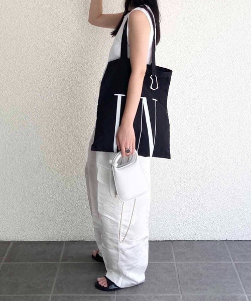 LE VERNIS（ル・ベルニ）の「LE VERNIS(ル・ベルニ)《A4サイズ対応》撥水Tote bag -UN-（トートバッグ・レディース・ブラック/ホワイト・FREE）」の15枚目の写真