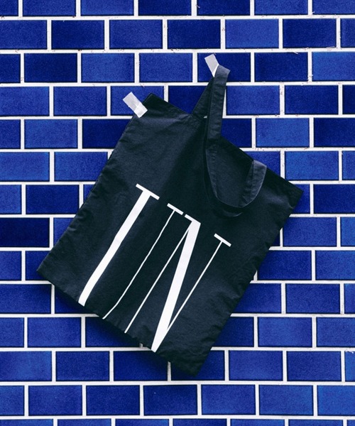 LE VERNIS（ル・ベルニ）の「LE VERNIS(ル・ベルニ)《A4サイズ対応》撥水Tote bag -UN-（トートバッグ・レディース・ブラック/ホワイト・FREE）」の8枚目の写真