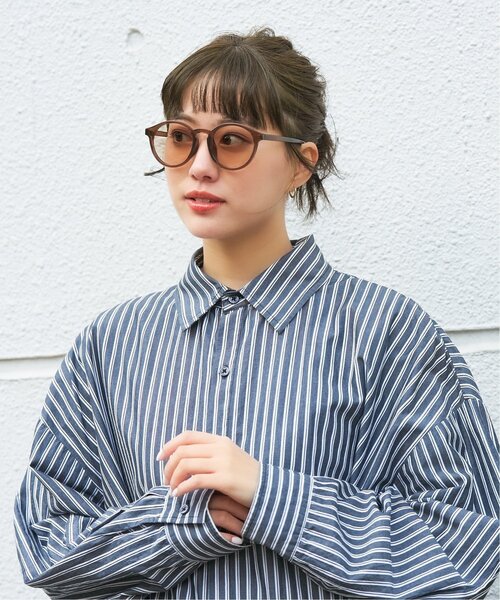 Zoff（ゾフ）の「【WEB限定】ボストン 型調光サングラス｜カラーレンズ｜トレンド｜紫外線対策｜UVカット｜レンズの色が変わるサングラス｜Zoff｜COLOR SUNGLASSES（サングラス・レディース・ブラック/ブラウン系その他5/ライトグレー系・FREE）」の3枚目の写真