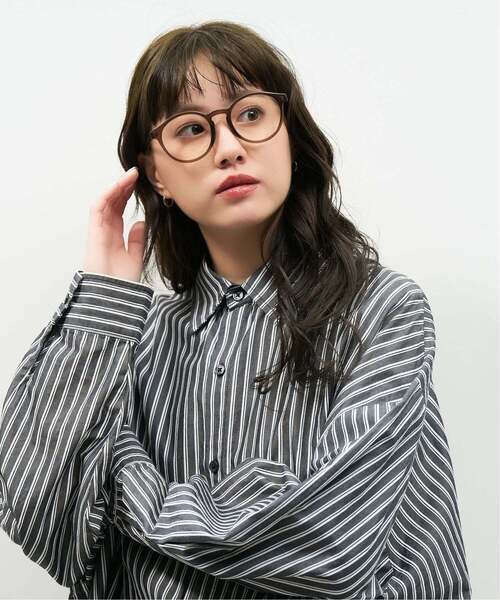 Zoff（ゾフ）の「【WEB限定】ボストン 型調光サングラス｜カラーレンズ｜トレンド｜紫外線対策｜UVカット｜レンズの色が変わるサングラス｜Zoff｜COLOR SUNGLASSES（サングラス・レディース・ブラック/ブラウン系その他5/ライトグレー系・FREE）」の8枚目の写真