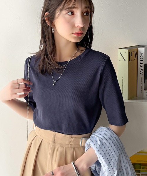 さりげなく華奢見せで大人の魅力アップ。5分袖リブコンパクト