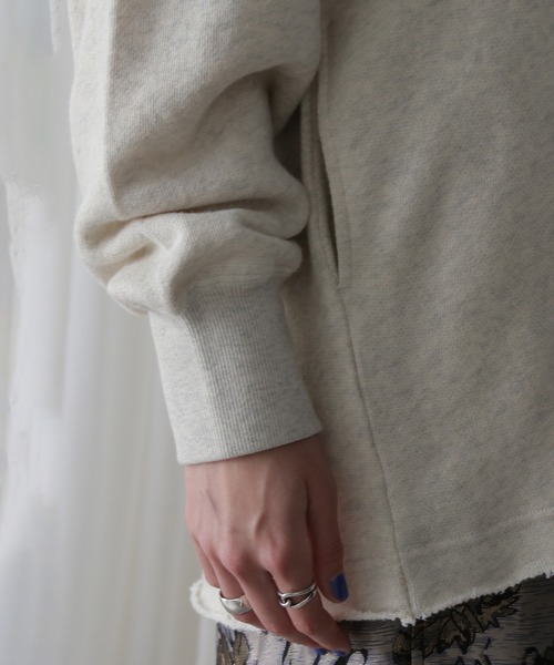 ROSE BUD(ローズバッド)の「(CREOLME)キーネックオーバースウェット(スウェット・レディース・ベージュ/ネイビー・ONE SIZE)」の12枚目の写真