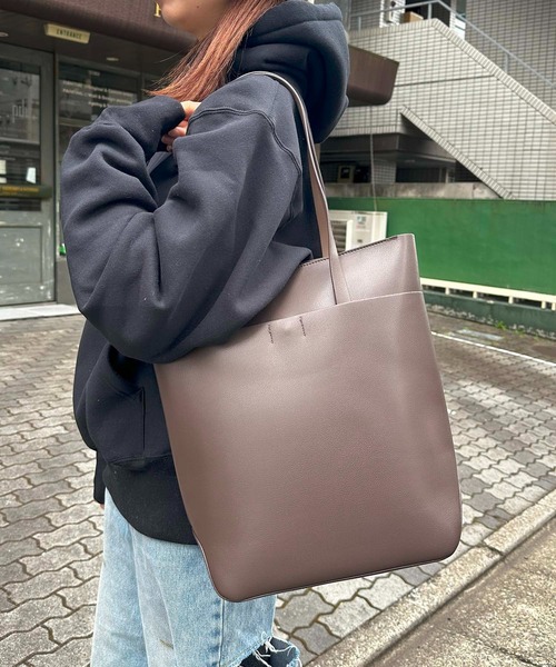 Legato Largo（レガートラルゴ）の「Legato Largo / かるいかばんＰＣ収納付縦型トート / LG-P0120（トートバッグ・レディース・キャメル/ダークブラウン/ベージュ系その他/ベージュ/ラベンダー/ブルー系その他/ブラック/アイボリー/オリーブ・ONESIZE）」の4枚目の写真