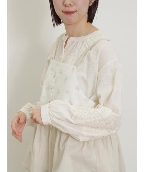 Samansa Mos2(サマンサ モスモス)の「バイカラー花刺繍ビスチェ(シャツ/ブラウス・レディース・ブラック/サックスブルー/オフホワイト/ベージュ・F)」の14枚目の写真