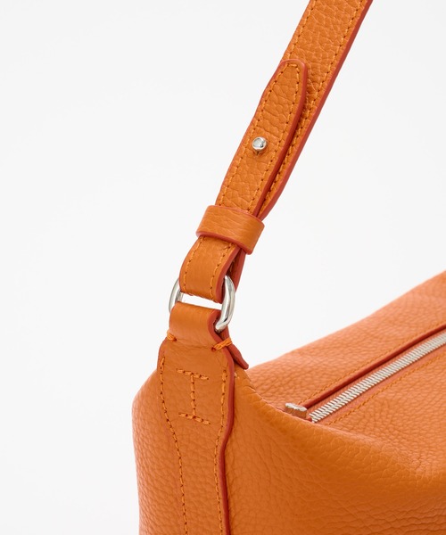 IACUCCI イアクッチ レザー フラップショルダー バッグ レッド IACUCCI(イアクッチ)の「ジェンツィアーナ CERVO(ショルダー