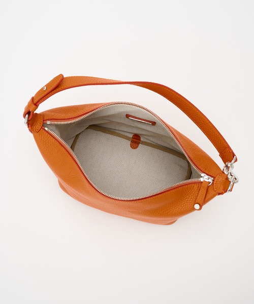 IACUCCI オレンジレザーショルダーバッグ IACUCCI（イアクッチ）の「ジェンツィアーナ CERVO（ショルダーバッグ