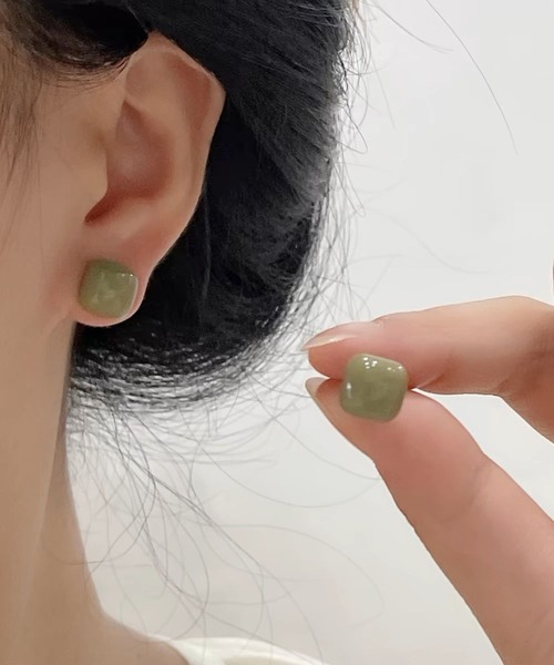 yu-ka（ユーカ）の「YU-KA:レトロカラーピアス retro color pierce（ピアス（両耳用）・レディース・グリーン/ホワイト/パープル/オレンジ・FREE）」の5枚目の写真