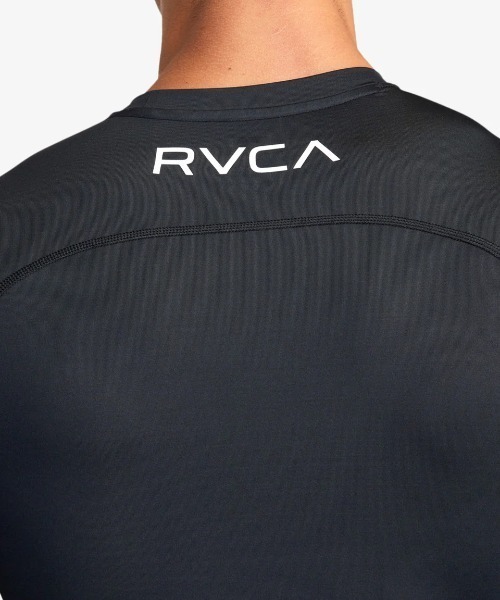 RVCA（ルーカ）の「RVCA メンズ 【VA SPORT】 SPORT RASHGUARD LS 長袖ラッシュガード 【2025年春夏モデル】/ルーカロゴ長袖ラグランスリーブラッシュガード(水着)（ラッシュガード・メンズ・ブラック×ホワイト/ブラック・X-LARGE/LARGE/MEDIUM/SMALL）」の4枚目の写真