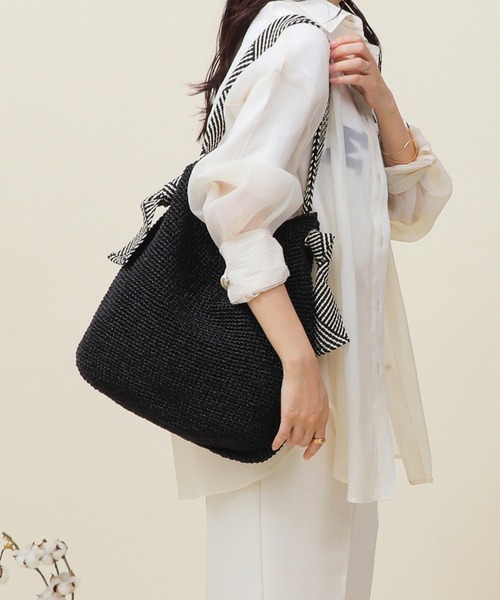 Bermosa(ベルモサ)の「ラメ糸 テープハンドル かごバッグ トートバッグ(かごバッグ・レディース・シルバー/ブラック/マルチ/ゴールド/ホワイト・FREE)」の16枚目の写真