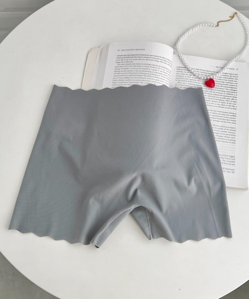 CLEA（クレア）の「シームレスペチコート（インナーウェア/肌着・レディース・ブラック/ホワイト/ベージュ/グレー・FREE）」の4枚目の写真