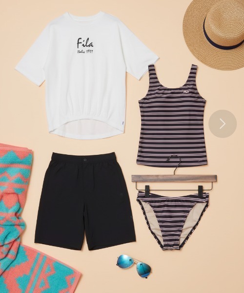 FILA(フィラ)の「【FILA/フィラ】Tシャツ付き水着4点セット/水陸両用オーバーサイズラッシュガードTシャツ・ミッドレングスパンツ付きタンキニ(水着)(水着・レディース・ホワイト/ブラック/ネイビー・SMALL/MEDIUM/LARGE/X-LARGE)」の2枚目の写真