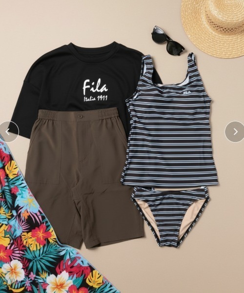 FILA(フィラ)の「【FILA/フィラ】Tシャツ付き水着4点セット/水陸両用オーバーサイズラッシュガードTシャツ・ミッドレングスパンツ付きタンキニ(水着)(水着・レディース・ホワイト/ブラック/ネイビー・SMALL/MEDIUM/LARGE/X-LARGE)」の1枚目の写真