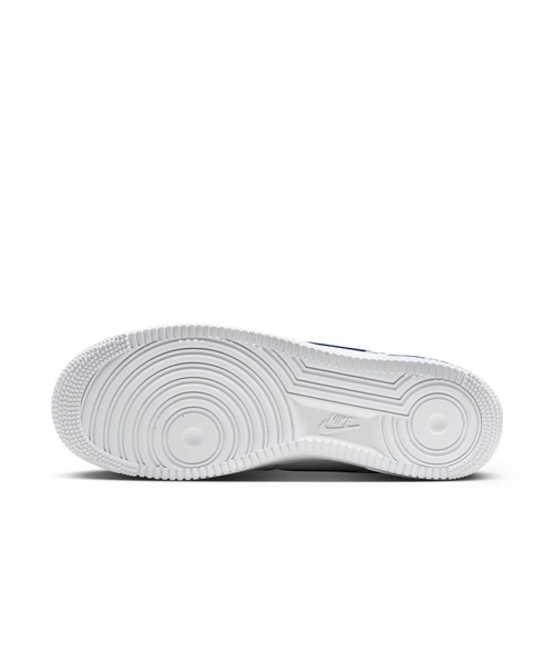NIKE(ナイキ)の「AIR FORCE 1 07 LV8(スニーカー・メンズ・ホワイト・28.0cm/27.0cm/26.0cm/27.5cm/26.5cm/25.5cm/29.0cm/28.5cm)」の6枚目の写真
