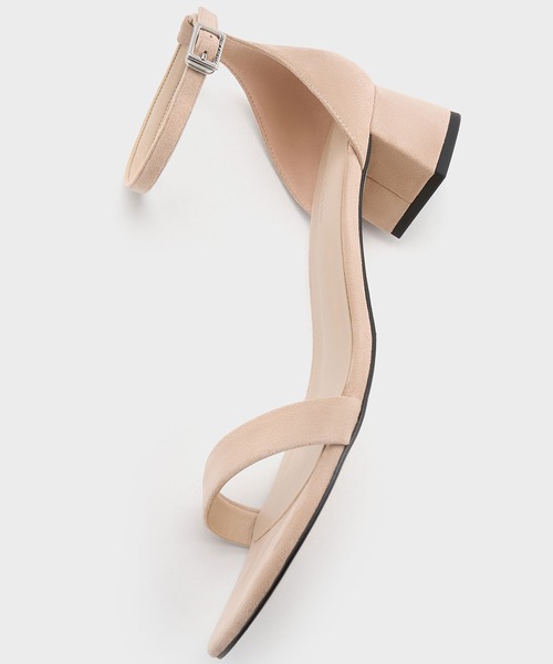 CHARLES & KEITH(チャールズ & キース)の「ローブロックヒール アンクルストラップサンダル(サンダル・レディース・アイボリー/シルバー/ブラック系その他2・25.5cm/26.5cm/22cm/22.5cm/23cm/23.5cm/24.5cm/25cm)」の14枚目の写真