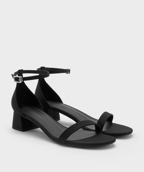 CHARLES & KEITH(チャールズ & キース)の「ローブロックヒール アンクルストラップサンダル(サンダル・レディース・アイボリー/シルバー/ブラック系その他2・25.5cm/26.5cm/22cm/22.5cm/23cm/23.5cm/24.5cm/25cm)」の8枚目の写真