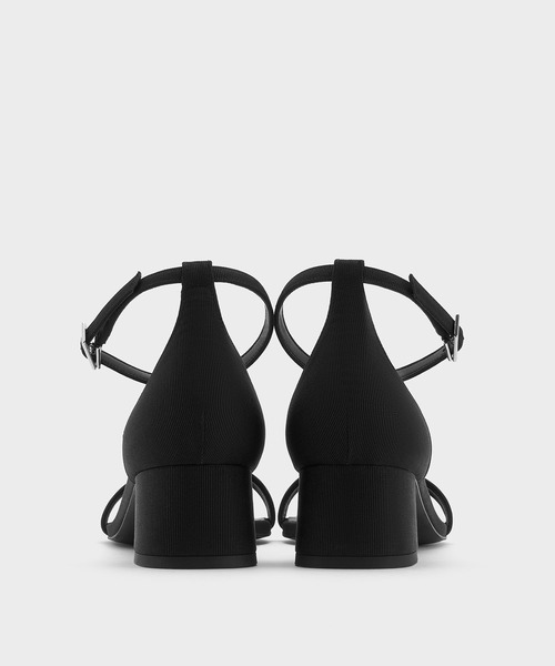 CHARLES & KEITH(チャールズ & キース)の「ローブロックヒール アンクルストラップサンダル(サンダル・レディース・アイボリー/シルバー/ブラック系その他2・25.5cm/26.5cm/22cm/22.5cm/23cm/23.5cm/24.5cm/25cm)」の9枚目の写真