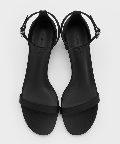 CHARLES & KEITH(チャールズ & キース)の「ローブロックヒール アンクルストラップサンダル(サンダル・レディース・アイボリー/シルバー/ブラック系その他2・25.5cm/26.5cm/22cm/22.5cm/23cm/23.5cm/24.5cm/25cm)」の11枚目の写真