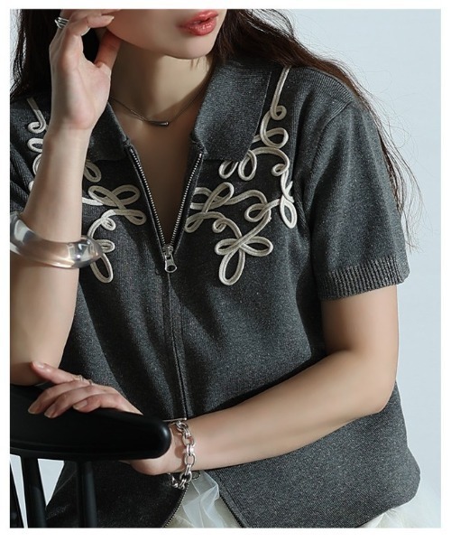 Sawa a la mode（サワアラモード）の「コード刺繍Wジップニットブルゾン（ニット/セーター・レディース・チャコールグレー・FREE）」の9枚目の写真