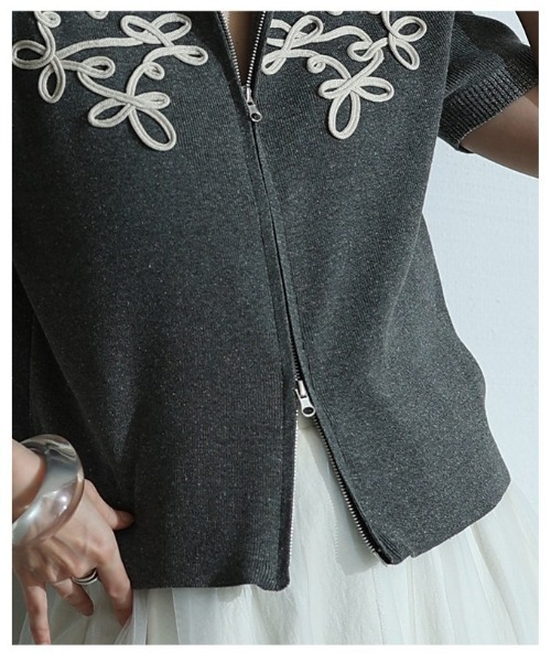 Sawa a la mode（サワアラモード）の「コード刺繍Wジップニットブルゾン（ニット/セーター・レディース・チャコールグレー・FREE）」の6枚目の写真