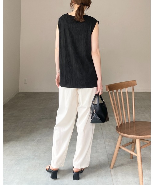 She's Closet（シーズクローゼット）の「ウェーブプリーツサイドスリット入り深Vネックベスト（ベスト・レディース・ブラウン/オフホワイト/ブラック・FREE）」の13枚目の写真