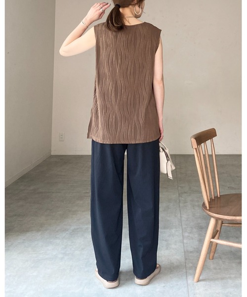 She's Closet（シーズクローゼット）の「ウェーブプリーツサイドスリット入り深Vネックベスト（ベスト・レディース・ブラウン/オフホワイト/ブラック・FREE）」の22枚目の写真